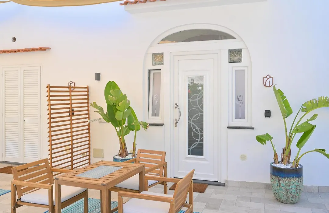 Chiaia Di Rose Rooms&Apartment-1