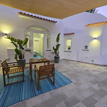 Chiaia Di Rose Rooms&Apartment-2